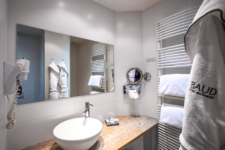 salle de bains Chambre Deluxe Hôtel Baud Bonne 74