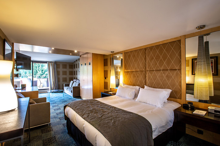 TV wifi suite Balnéo baignoire spa Hôtel Baud Bonne 74